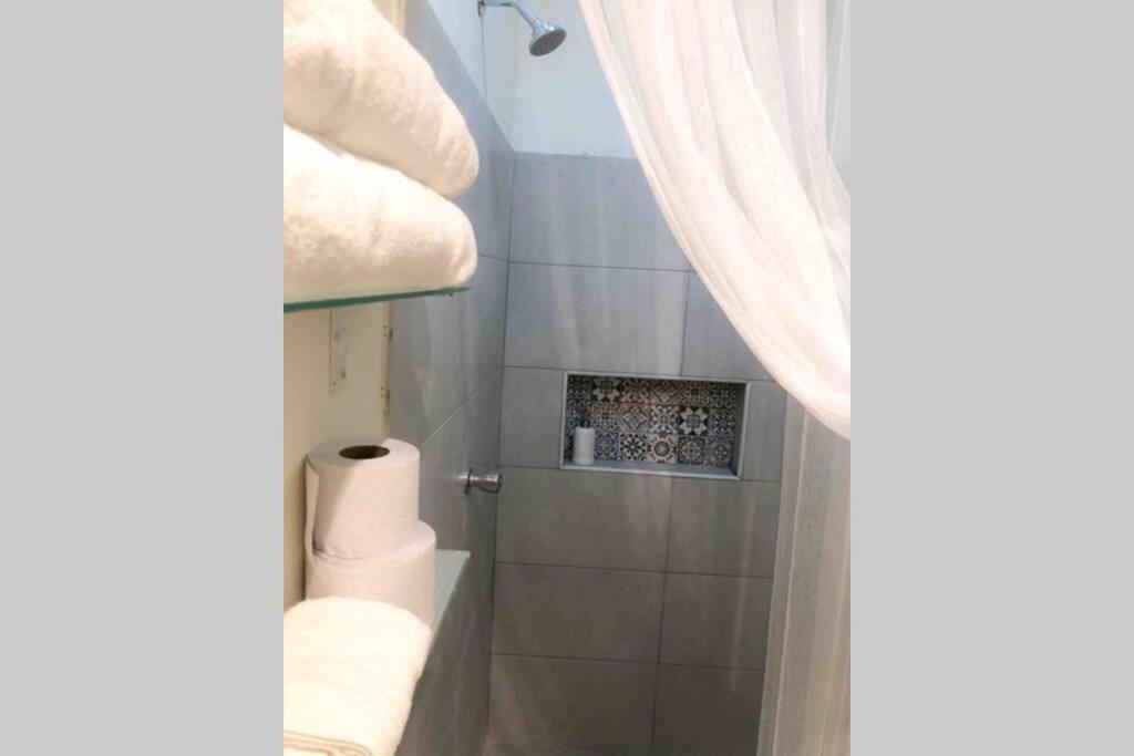 Great Location ! 4 Bedroom Home In The Heart Of Cartagena Bagian luar foto